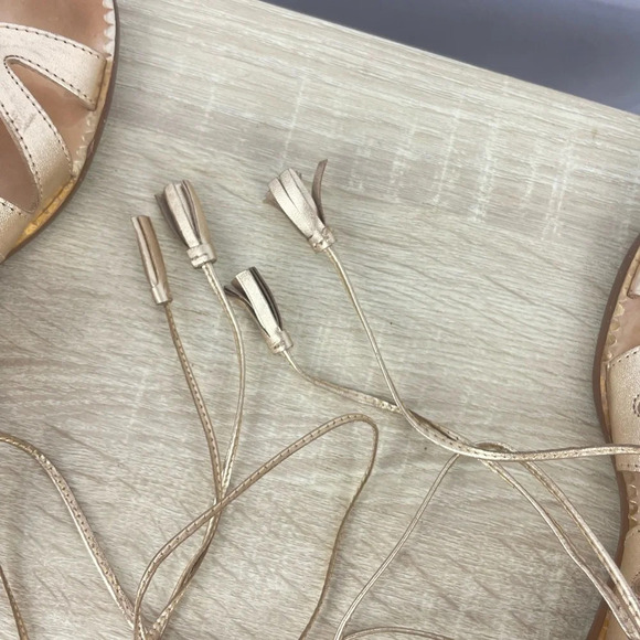 LILLY PULITZER Fit to be Tied Gladiator Sandals in Metallic Gold tassels 6.5 M - Picture 13 of 14
